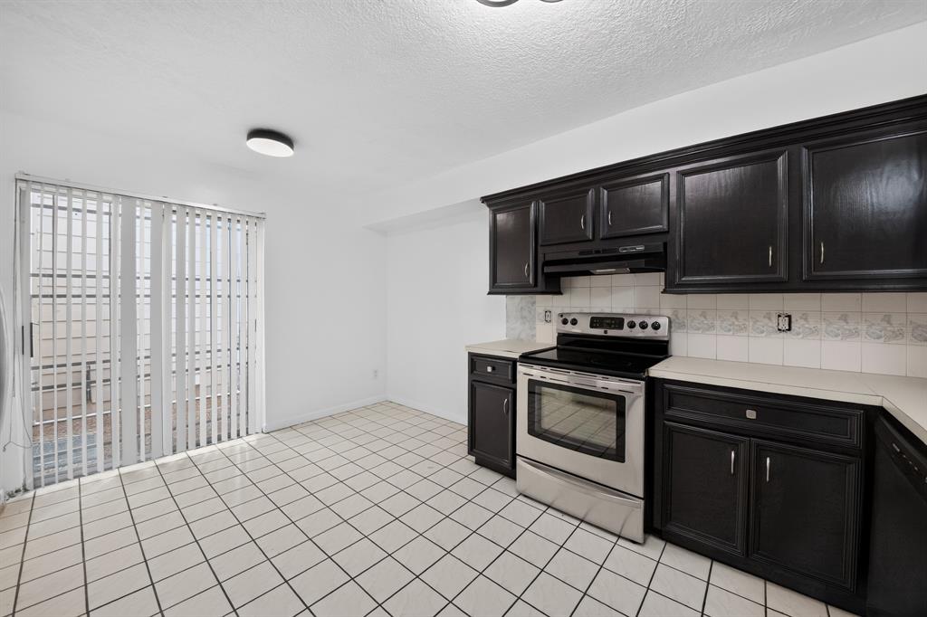 7335 Antoine Drive Property Photo 11