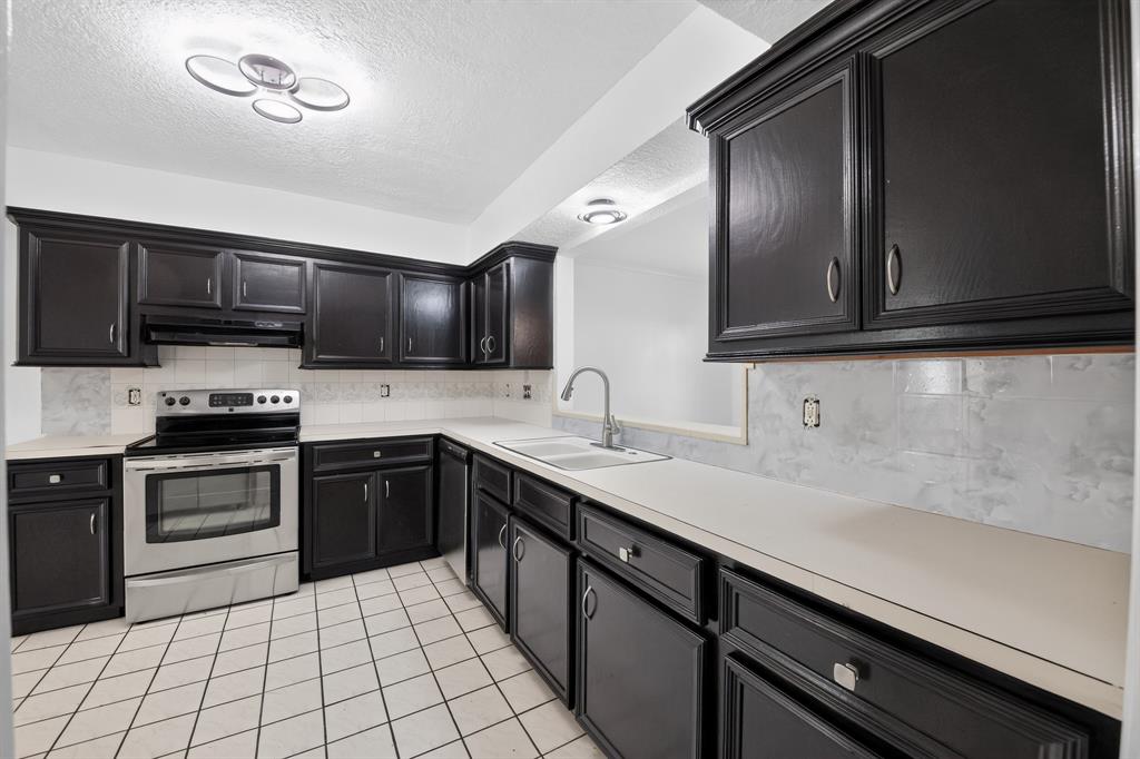 7335 Antoine Drive Property Photo 12