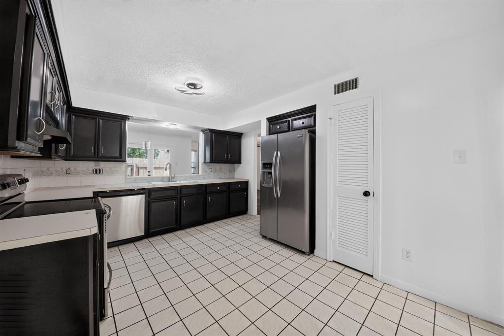 7335 Antoine Drive Property Photo 13