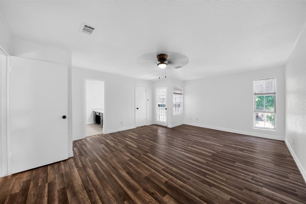 7335 Antoine Drive Property Photo 20