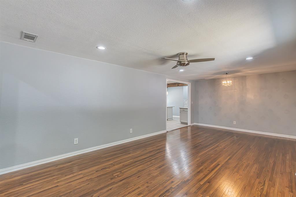 5713 Tracyne Drive Property Photo 3