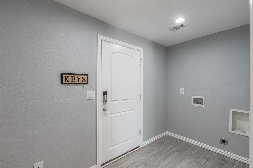 5713 Tracyne Drive Property Photo 15