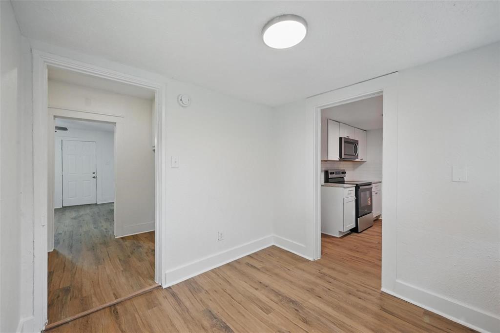 906 E Houston Street Property Photo 7