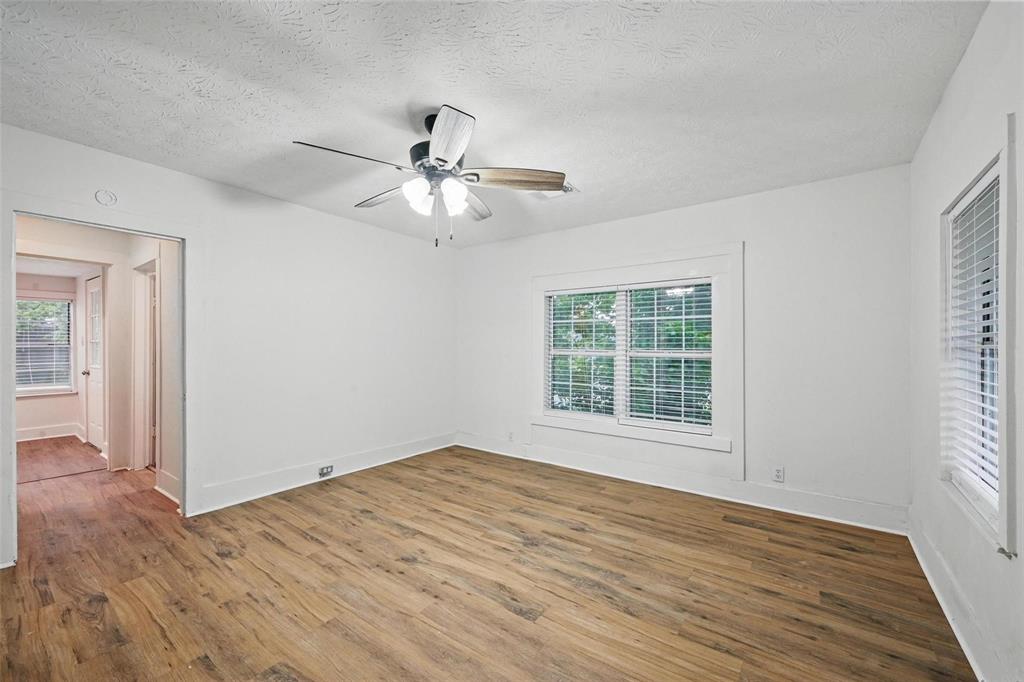 906 E Houston Street Property Photo 10