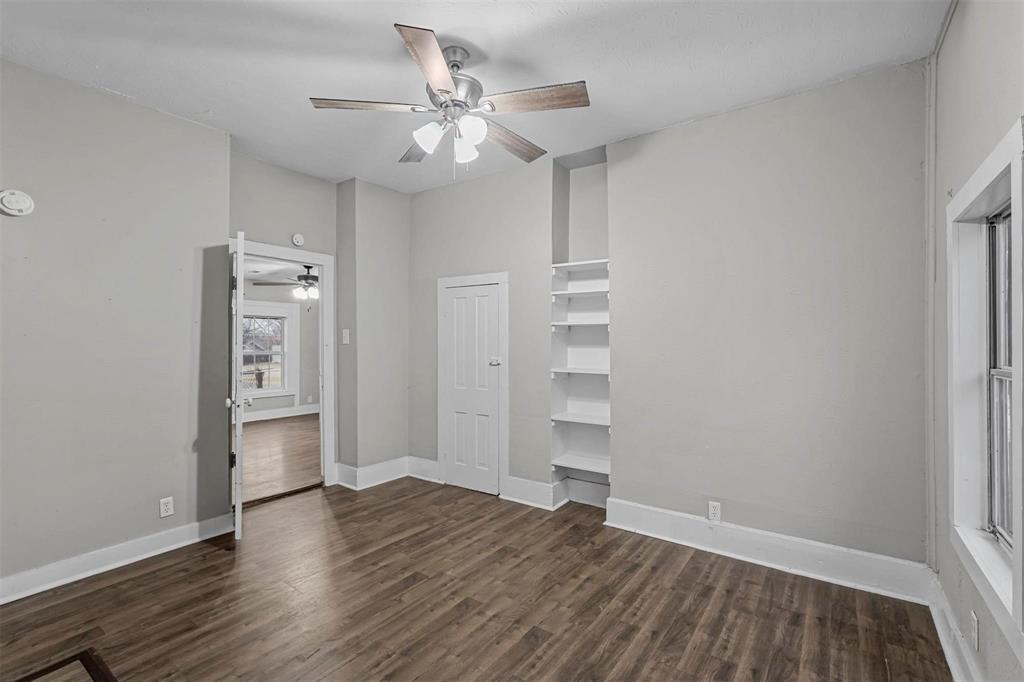 906 E Houston Street Property Photo 14