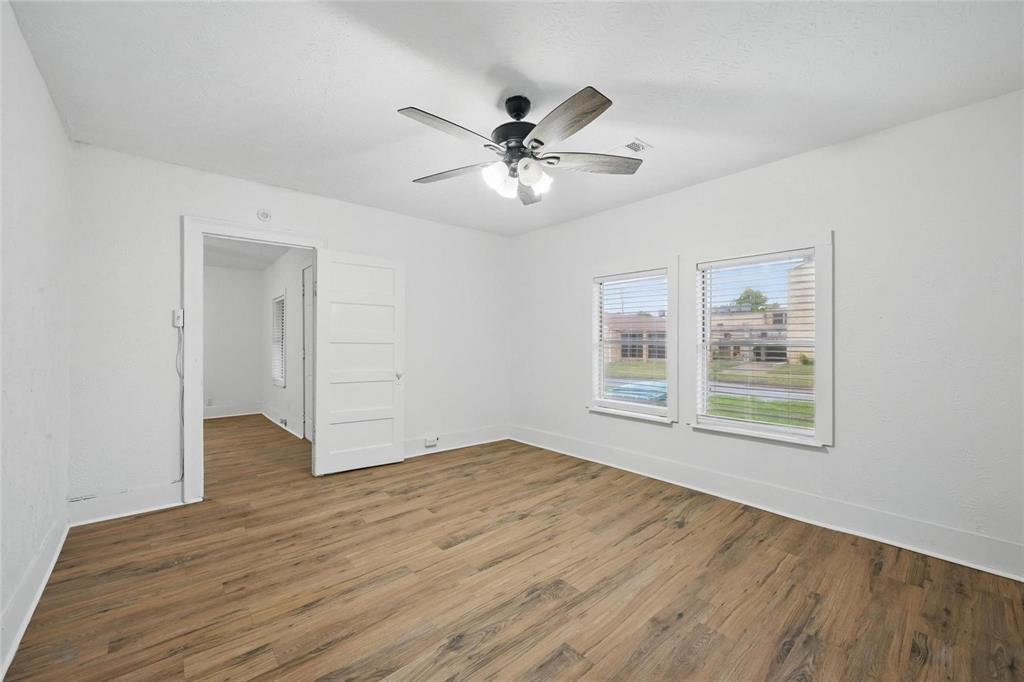 906 E Houston Street Property Photo 16