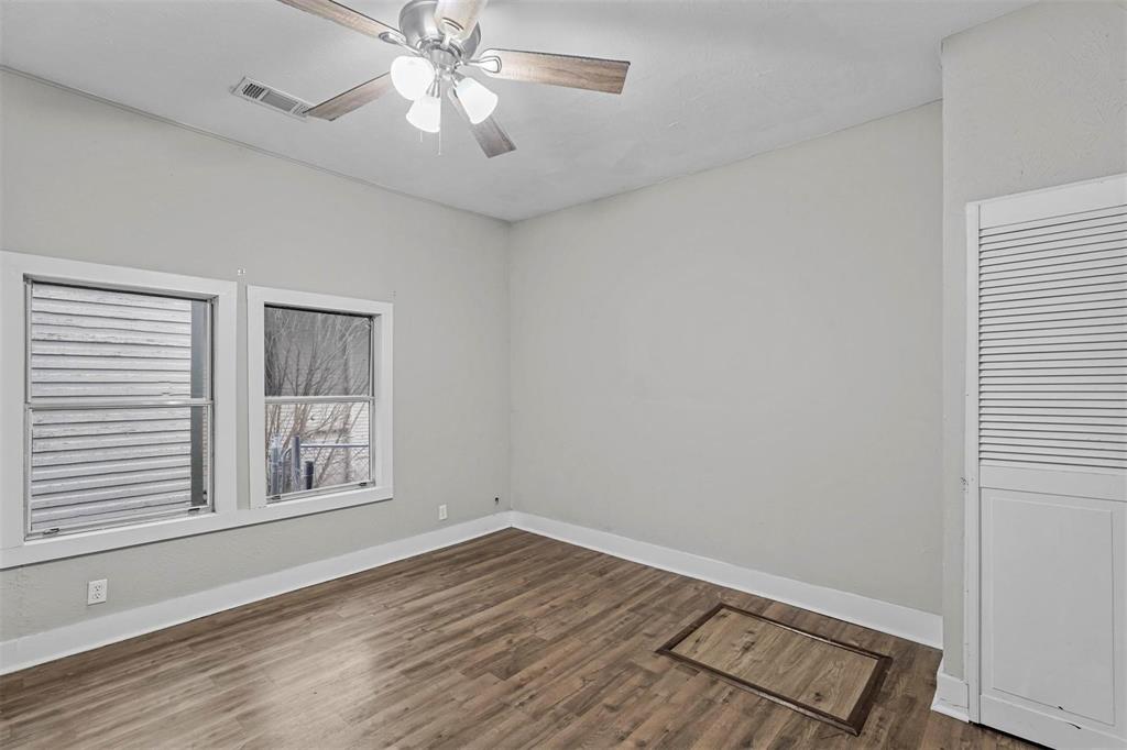 906 E Houston Street Property Photo 18