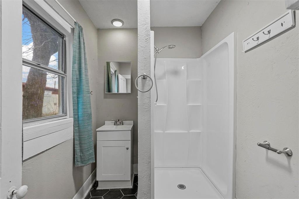 906 E Houston Street Property Photo 22