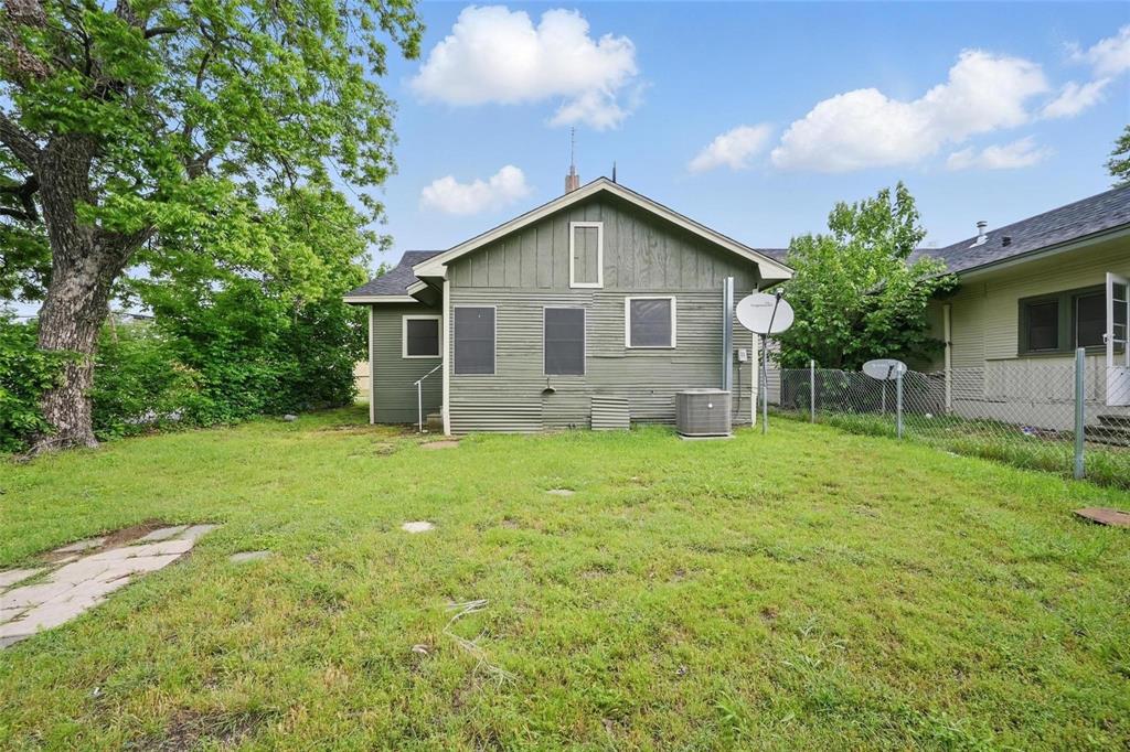 906 E Houston Street Property Photo 24