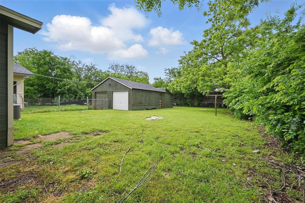 906 E Houston Street Property Photo 26