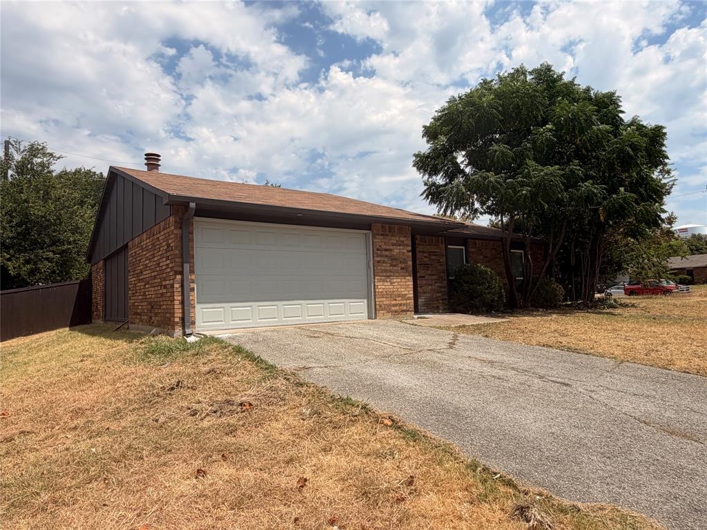 124 W Way Drive Property Photo 3