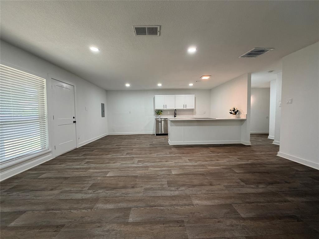 124 W Way Drive Property Photo 6