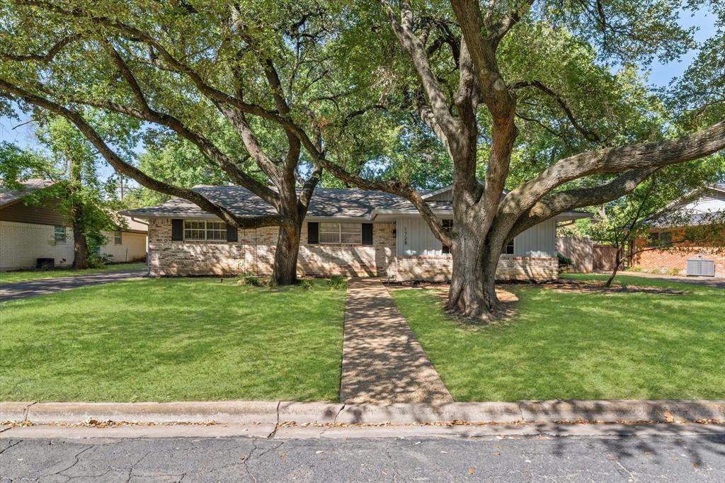 1728 Laurel Lake Drive Property Photo 1