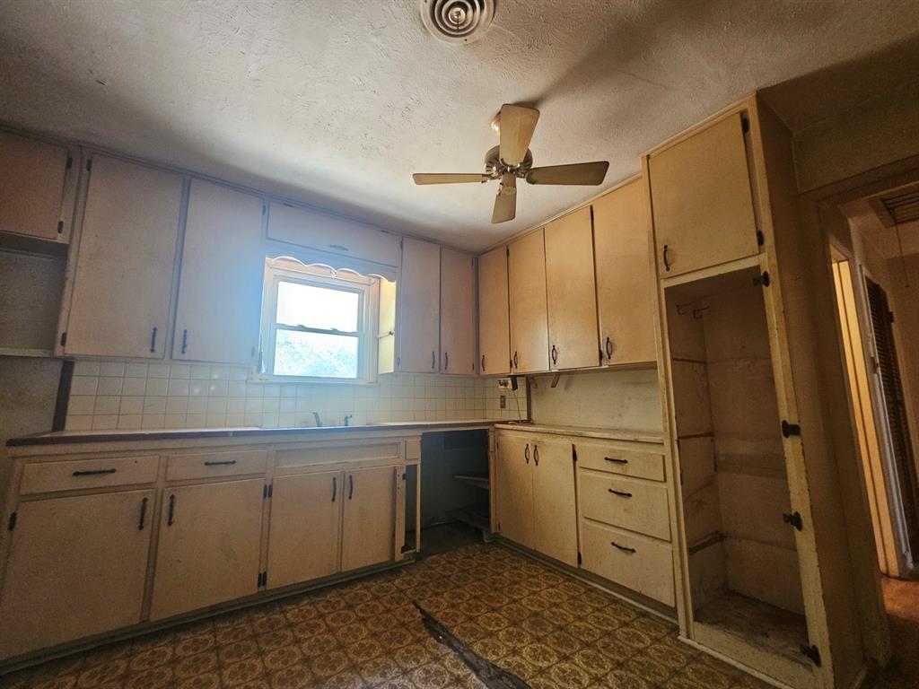 540 Harrison Lane Property Photo 3
