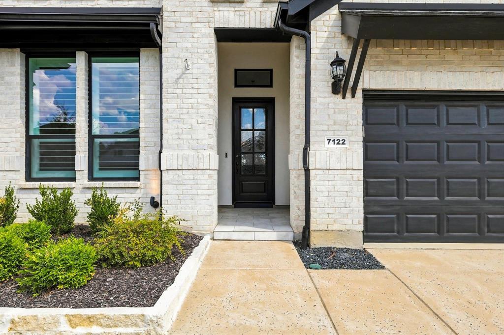 7122 Doe Creek Lane Property Photo 4