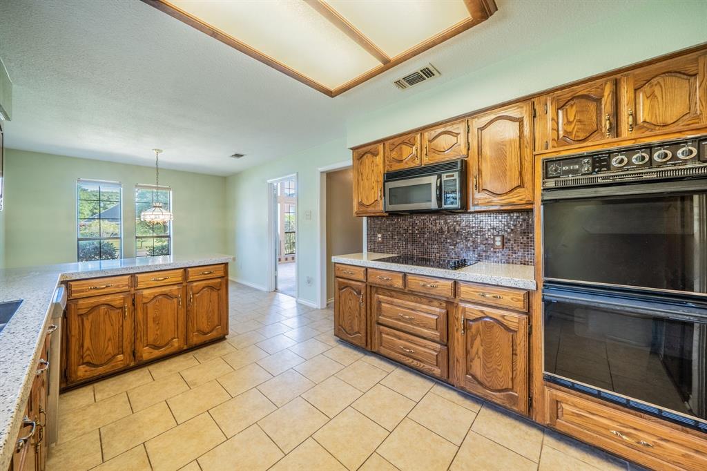 529 Winston Street Property Photo 6