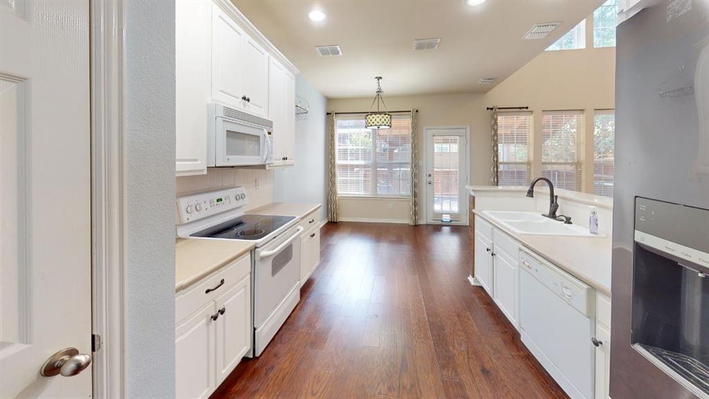 1828 Branch Trail Property Photo 4