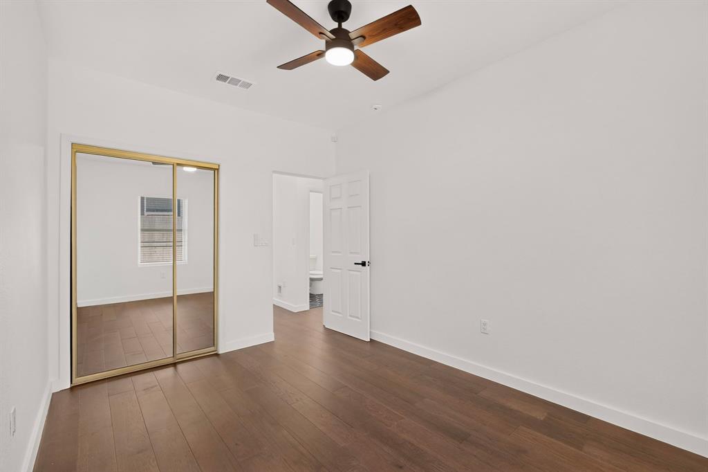 1100 S Brighton Avenue Property Photo 10