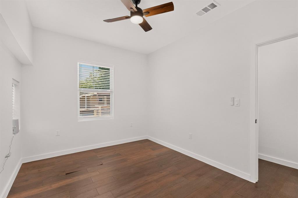 1100 S Brighton Avenue Property Photo 11