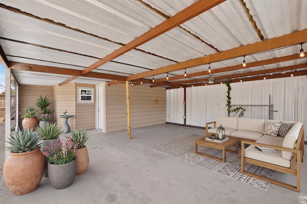 1100 S Brighton Avenue Property Photo 13