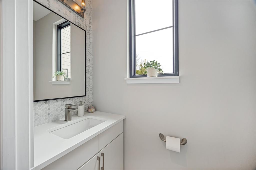 6100 Hudson Street 2 Property Photo 15