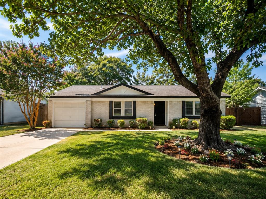 2213 E Biscayne Drive Property Photo 1