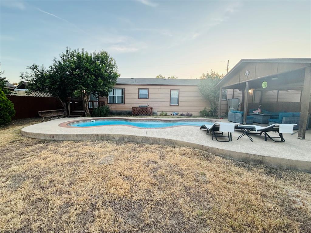 110 N Love Avenue Property Photo 4