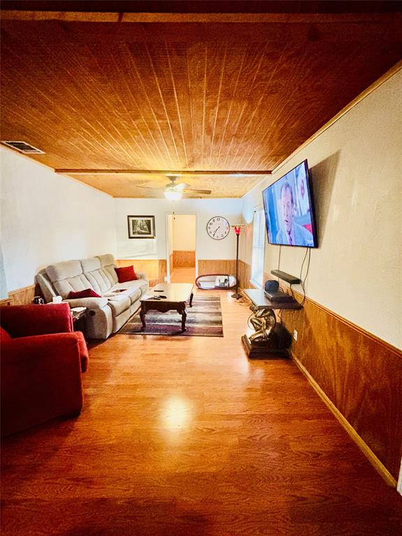 110 N Love Avenue Property Photo 16