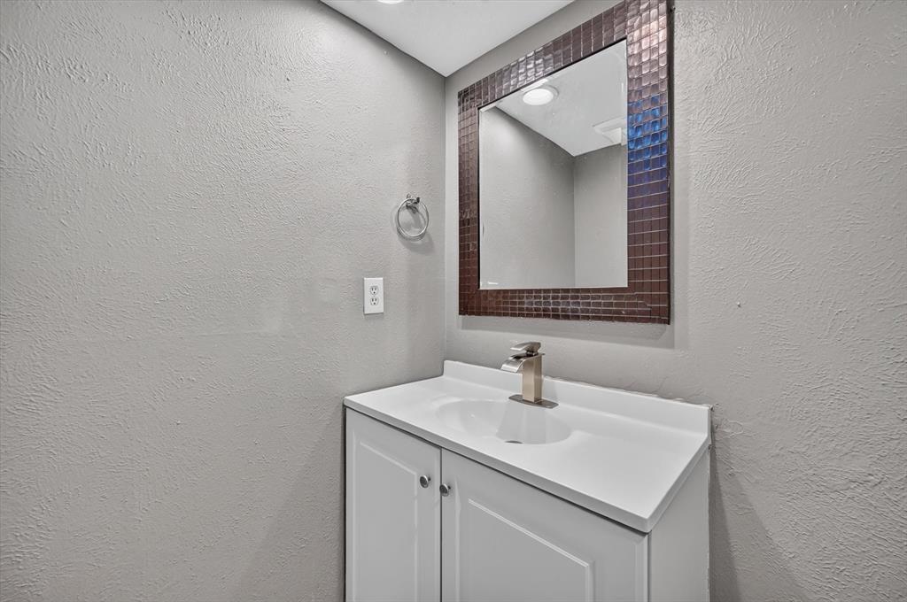 704 Levelland Drive Property Photo 12
