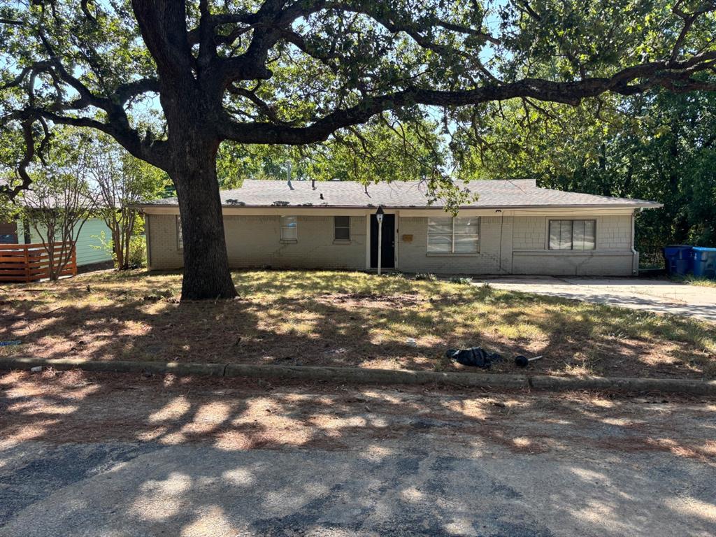 105 S Hickory Avenue Property Photo 1