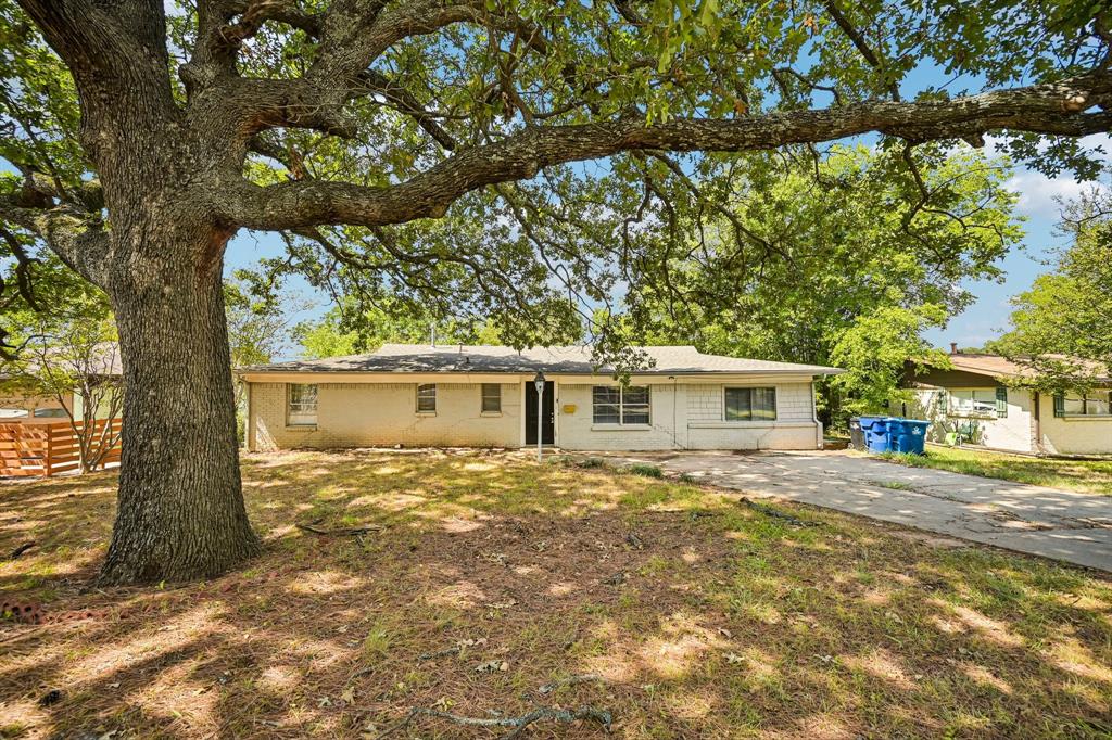 105 S Hickory Avenue Property Photo 1