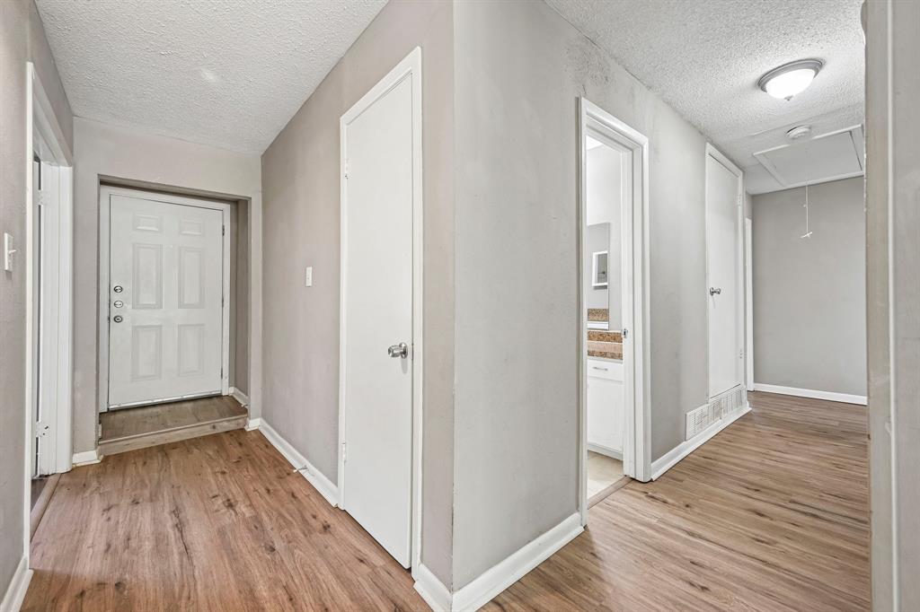 105 S Hickory Avenue Property Photo 4