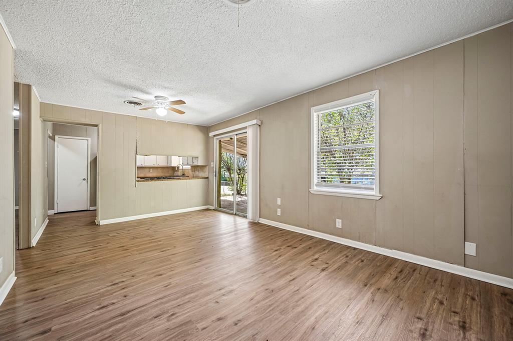 105 S Hickory Avenue Property Photo 8