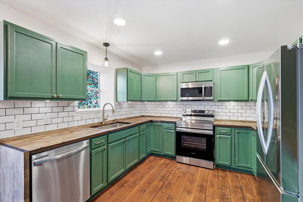 208 Cory Court Property Photo 8