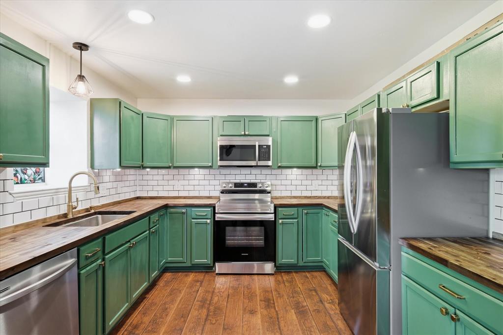 208 Cory Court Property Photo 12