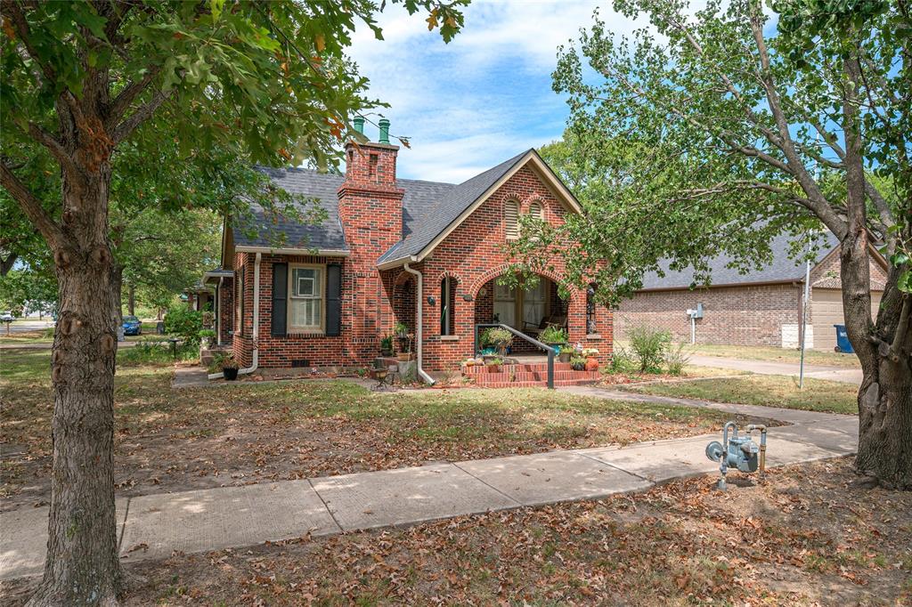 209 S Bond Street Property Photo 1