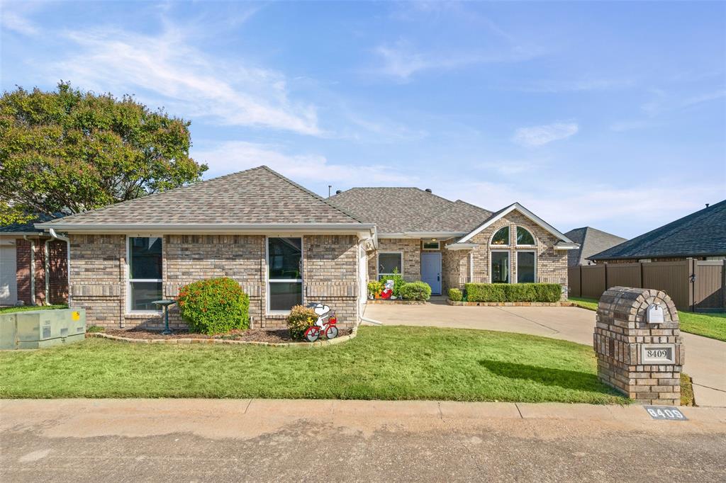 8409 Golf Club Circle Property Photo 1