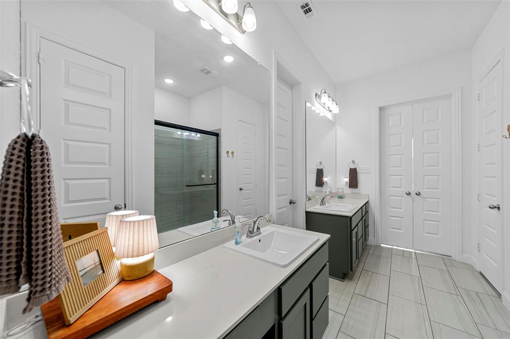 1501 White Water Way Property Photo 13