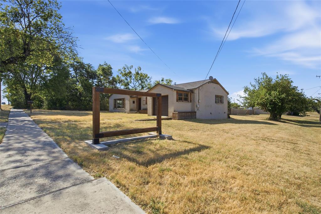 700 E Main Street Property Photo 6