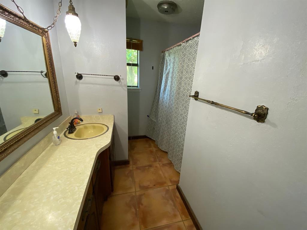 603 W 11th Street Property Photo 26