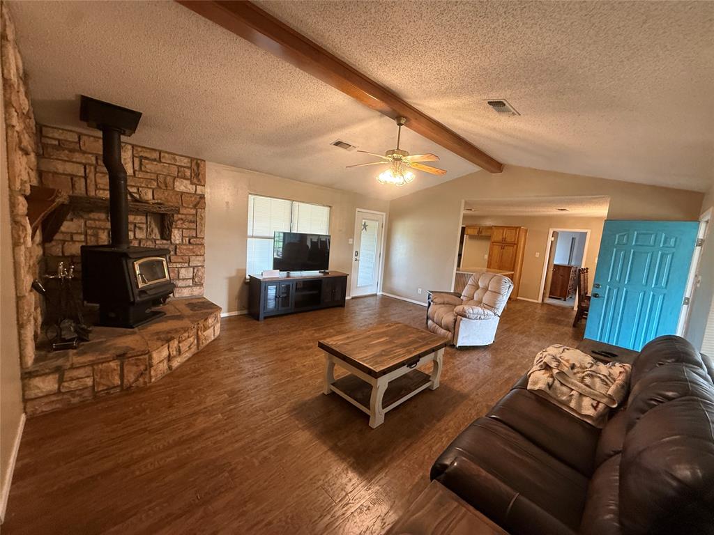 601 Highway 588 Property Photo 8