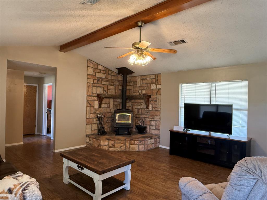 601 Highway 588 Property Photo 9