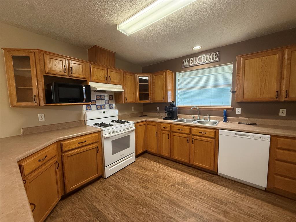 601 Highway 588 Property Photo 11