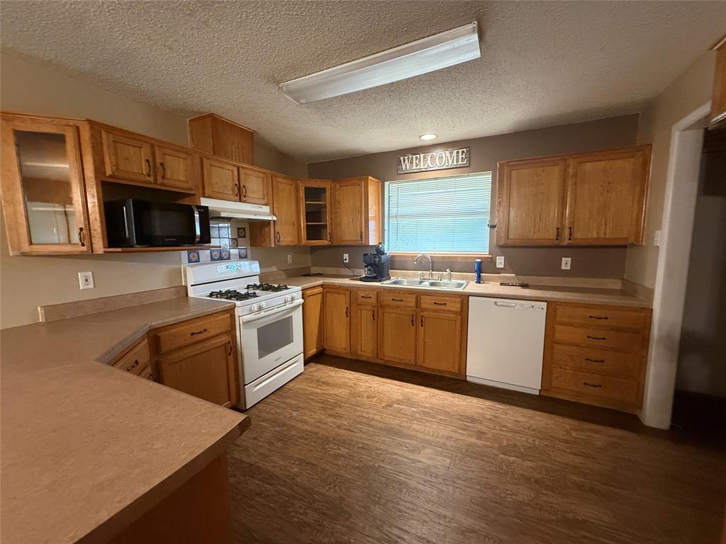 601 Highway 588 Property Photo 12