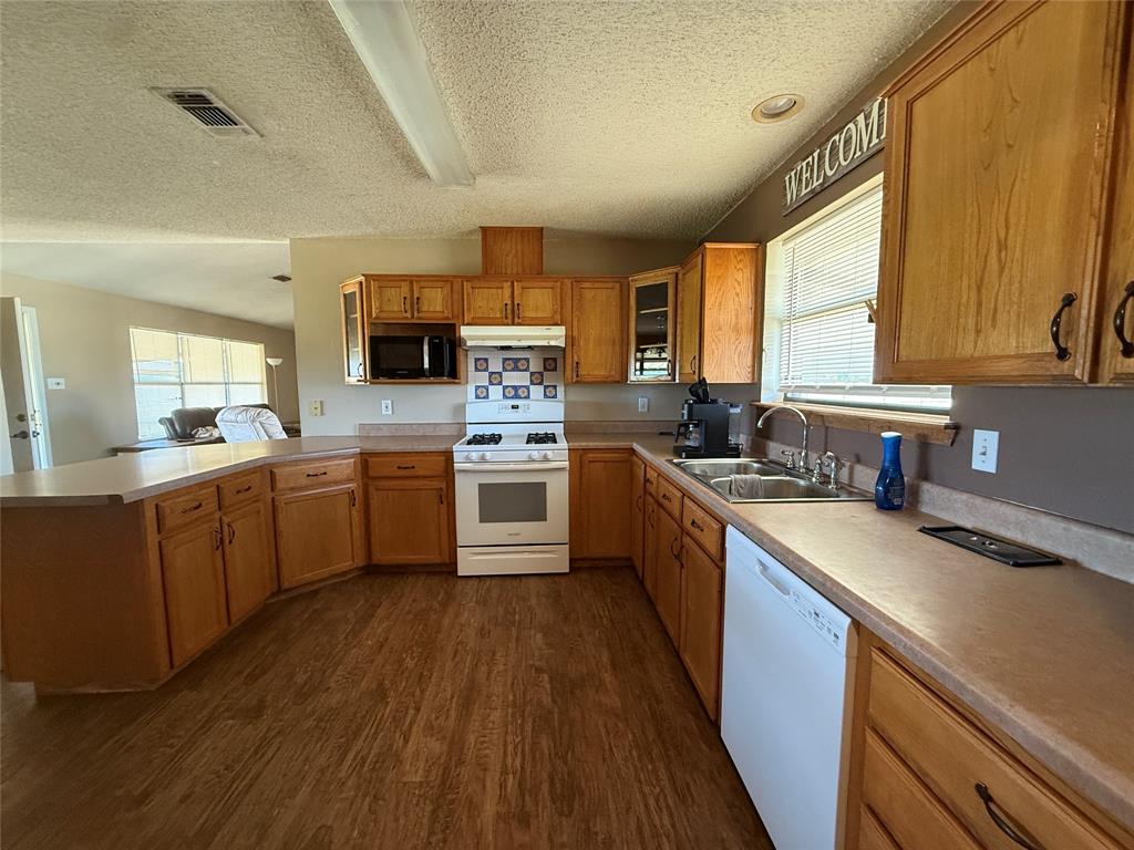 601 Highway 588 Property Photo 14