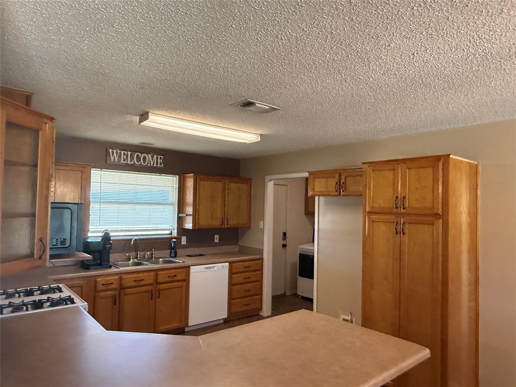601 Highway 588 Property Photo 15