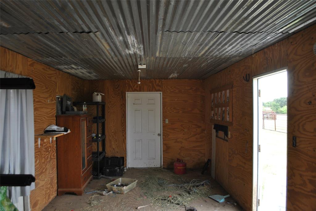 601 Highway 588 Property Photo 29