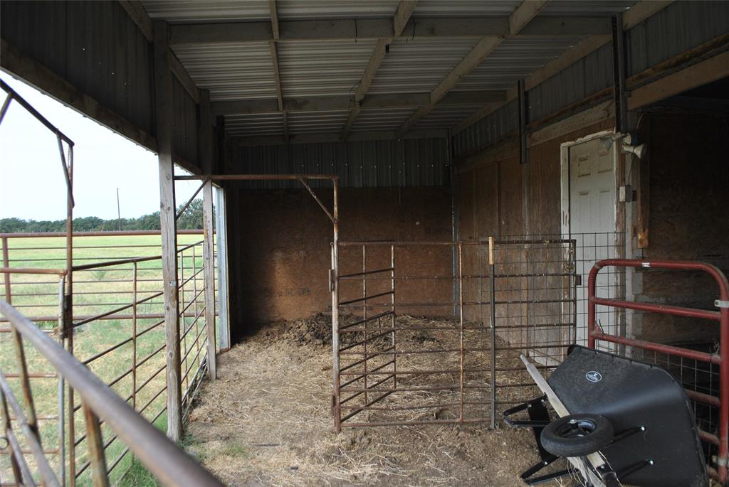 601 Highway 588 Property Photo 31
