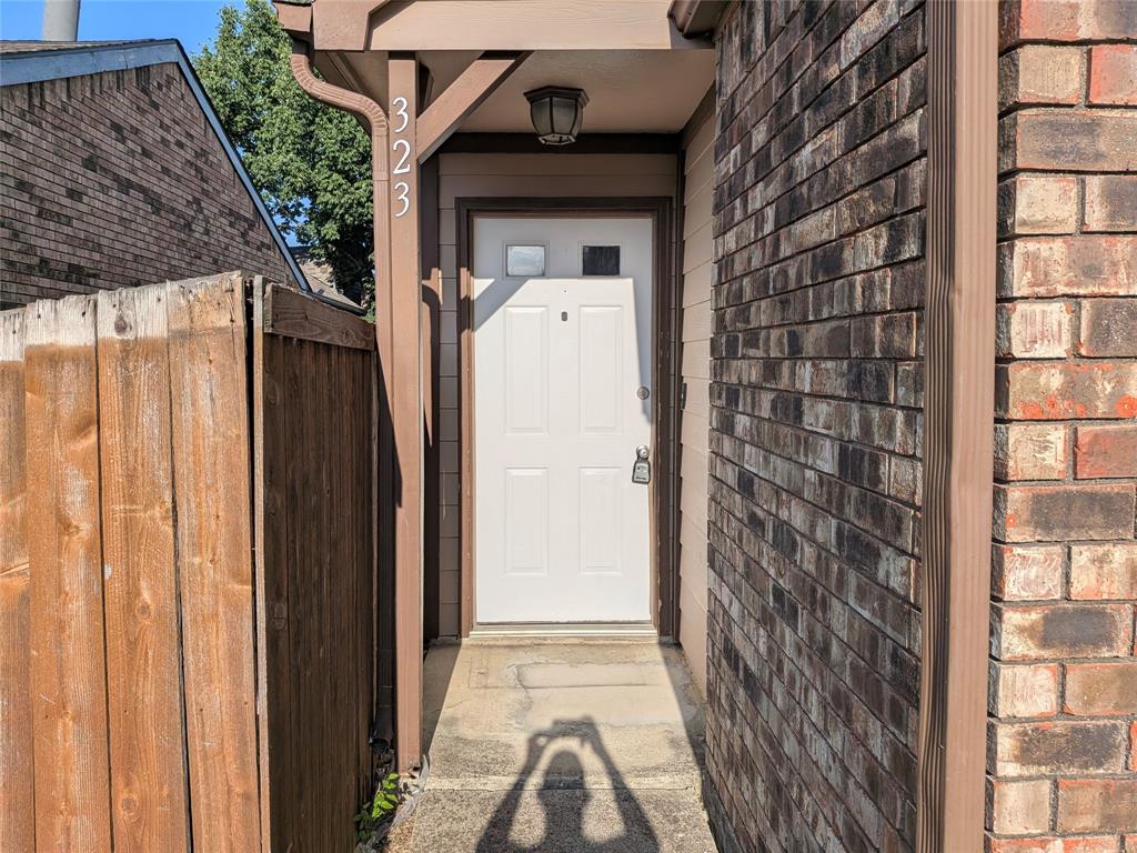 323 Teakwood Lane Property Photo 5