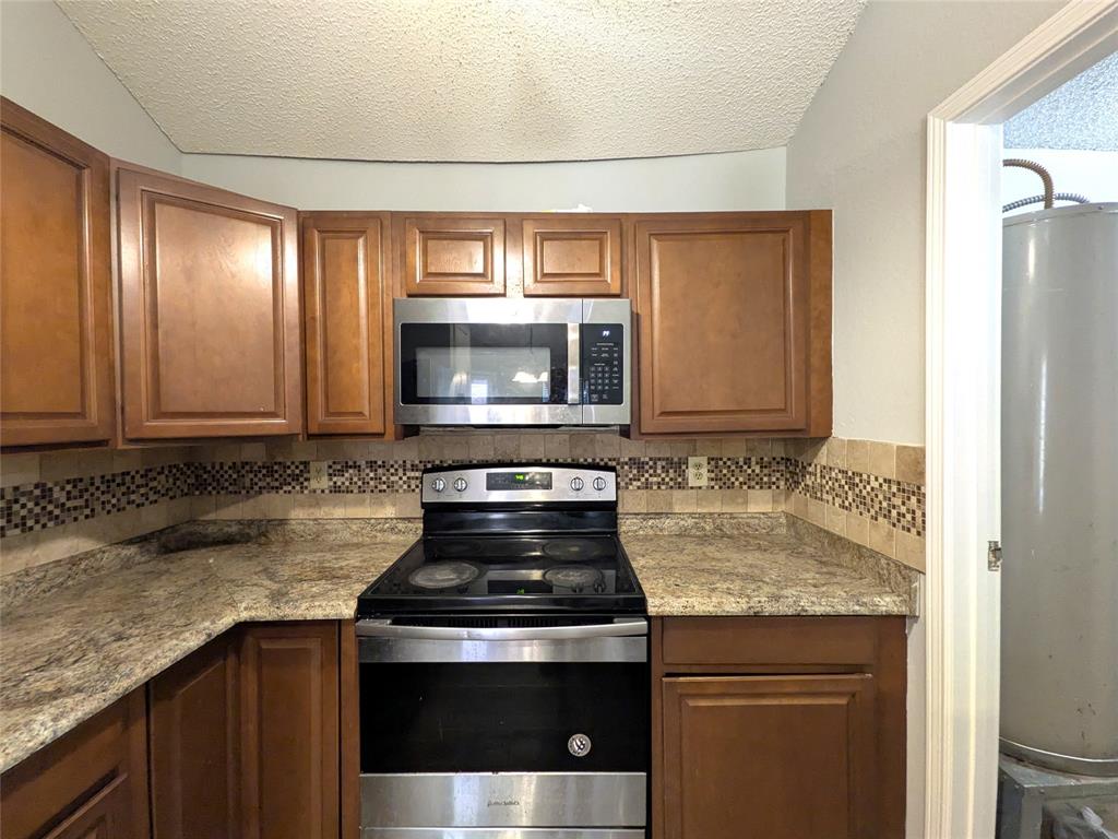 323 Teakwood Lane Property Photo 16